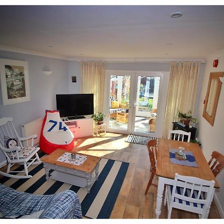 Self Contained Flat With Private Garden & Parking Apartment Sandown Exterior photo